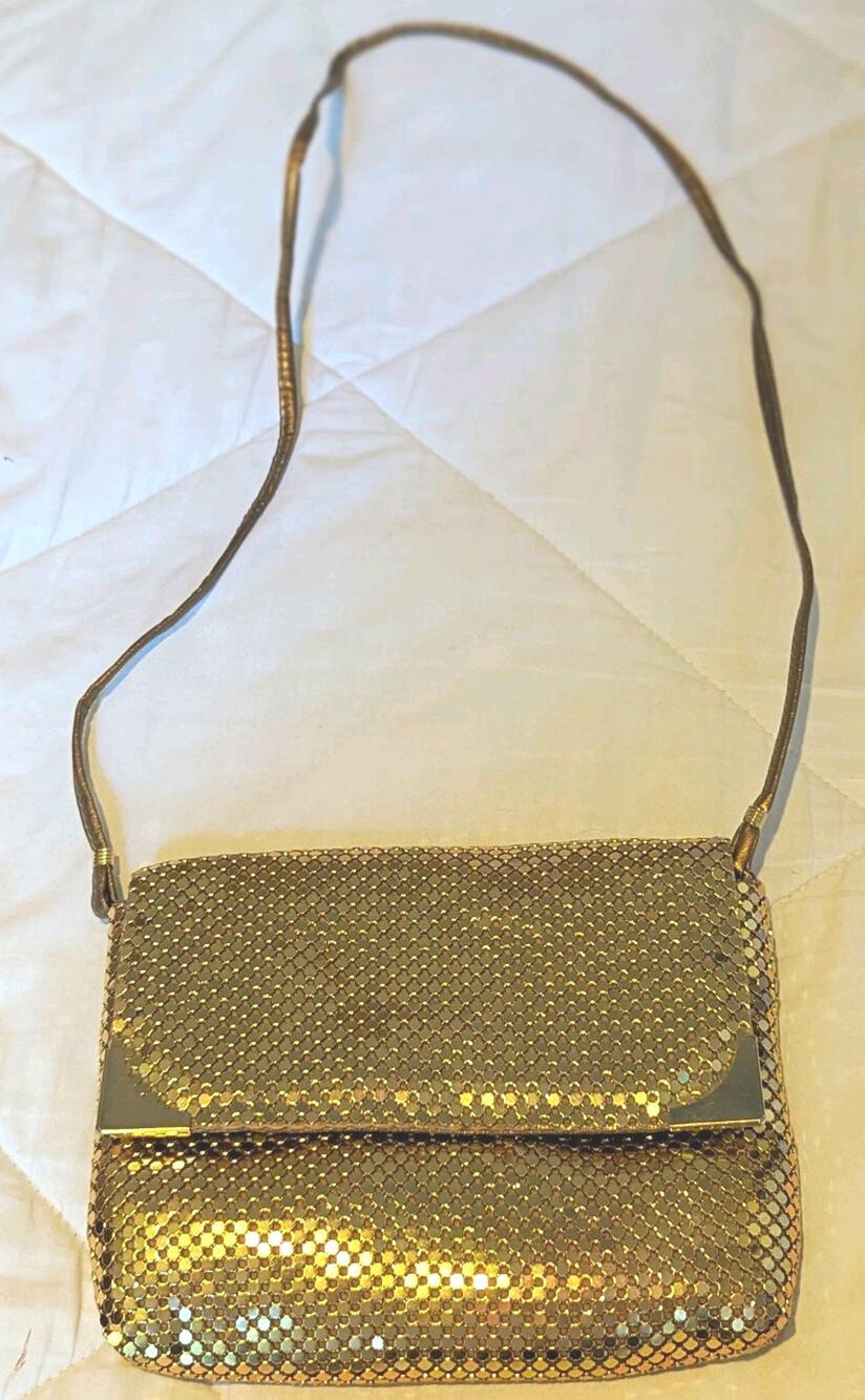 Gold Tone Metallic Mesh Evening Shoulder Bag Chain Strap Snap Closure Pockets